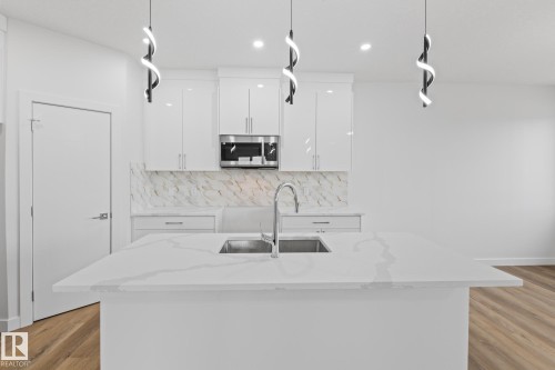68 Waverly Way, Fort Saskatchewan, AB - Indoor Photo Showing Kitchen