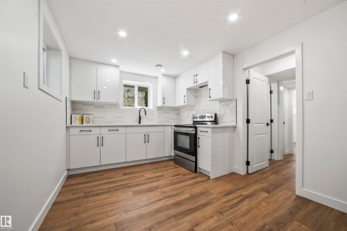 8125 84 Avenue, Edmonton, AB - Indoor Photo Showing Kitchen With Upgraded Kitchen