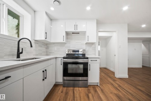 8125 84 Avenue, Edmonton, AB - Indoor Photo Showing Kitchen With Upgraded Kitchen