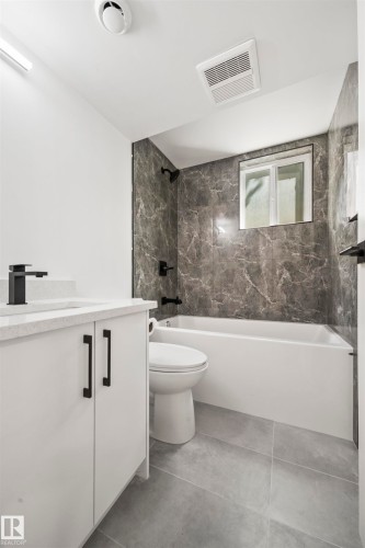8125 84 Avenue, Edmonton, AB - Indoor Photo Showing Bathroom