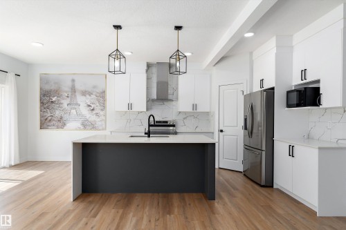 5747 Kootook Way, Edmonton, AB - Indoor Photo Showing Kitchen With Upgraded Kitchen