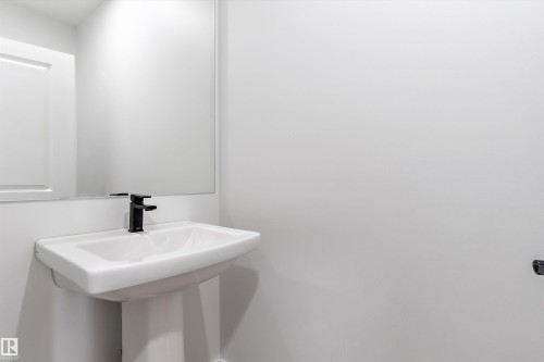 5747 Kootook Way, Edmonton, AB - Indoor Photo Showing Bathroom