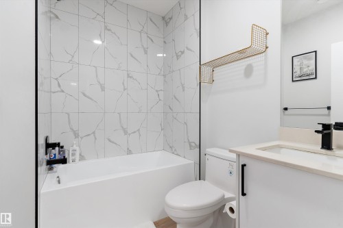 5747 Kootook Way, Edmonton, AB - Indoor Photo Showing Bathroom