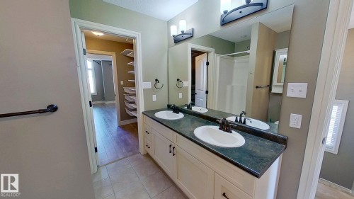 718 25 Street, Wainwright, AB - Indoor Photo Showing Bathroom