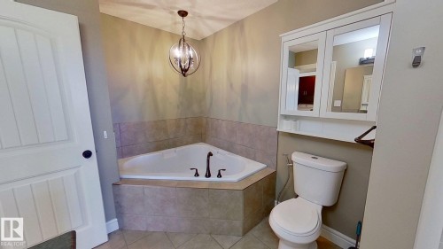 718 25 Street, Wainwright, AB - Indoor Photo Showing Bathroom