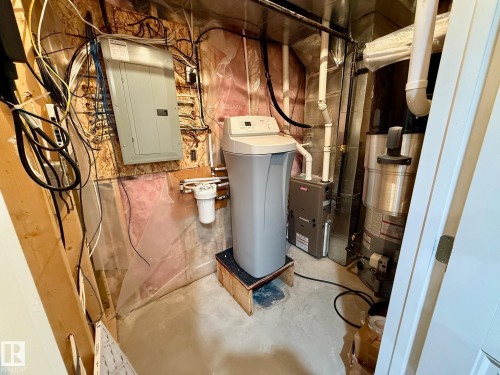 718 25 Street, Wainwright, AB - Indoor Photo Showing Basement