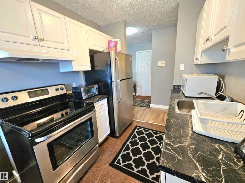 206 8930 149 Street, Edmonton, AB - Indoor Photo Showing Kitchen