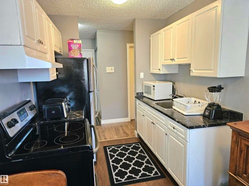 206 8930 149 Street, Edmonton, AB - Indoor Photo Showing Kitchen
