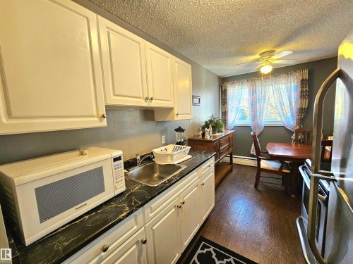 206 8930 149 Street, Edmonton, AB - Indoor Photo Showing Kitchen