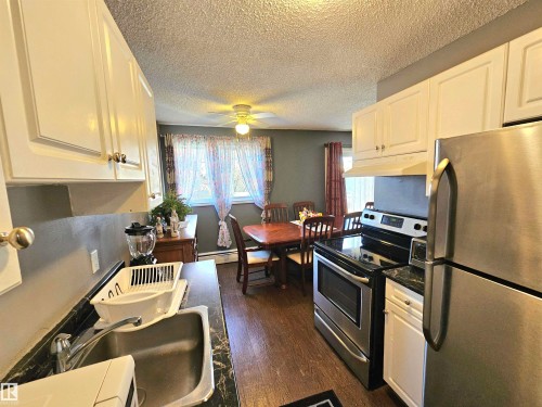206 8930 149 Street, Edmonton, AB - Indoor Photo Showing Kitchen
