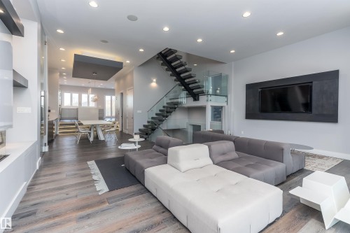 9509 99B Street, Edmonton, AB - Indoor Photo Showing Living Room
