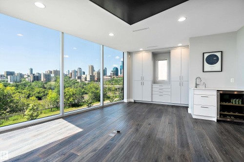 9509 99B Street, Edmonton, AB - Indoor