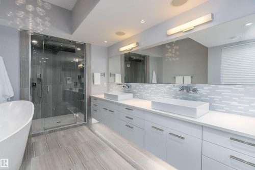 9509 99B Street, Edmonton, AB - Indoor Photo Showing Bathroom