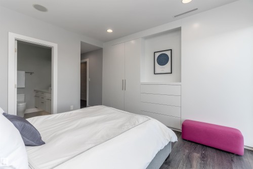 9509 99B Street, Edmonton, AB - Indoor Photo Showing Bedroom