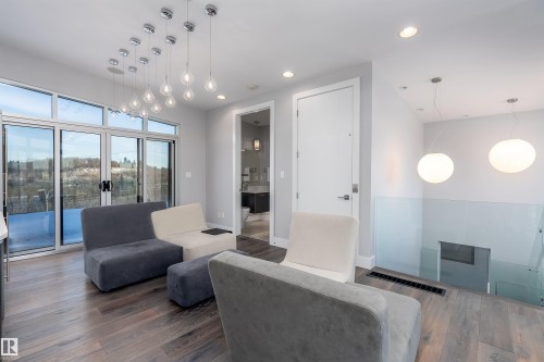 9509 99B Street, Edmonton, AB - Indoor Photo Showing Living Room