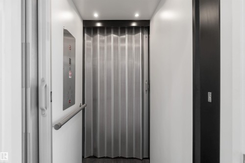 9509 99B Street, Edmonton, AB - Indoor Photo Showing Other Room