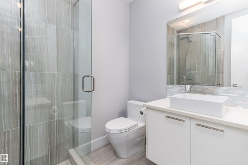 9509 99B Street, Edmonton, AB - Indoor Photo Showing Bathroom