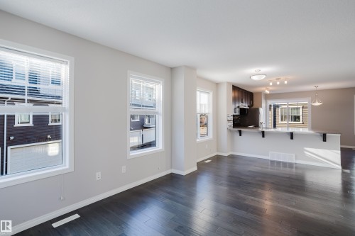 47 7385 Edgemont Way, Edmonton, AB - Indoor