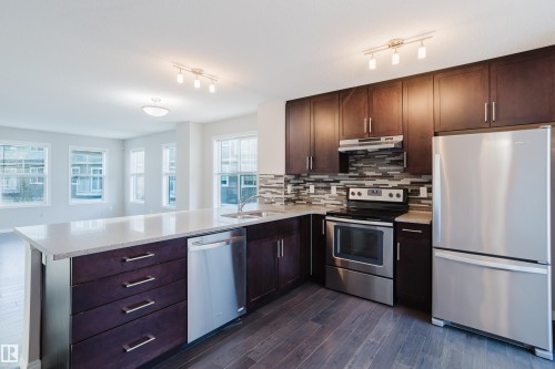 47 7385 Edgemont Way, Edmonton, AB - Indoor Photo Showing Kitchen With Double Sink With Upgraded Kitchen
