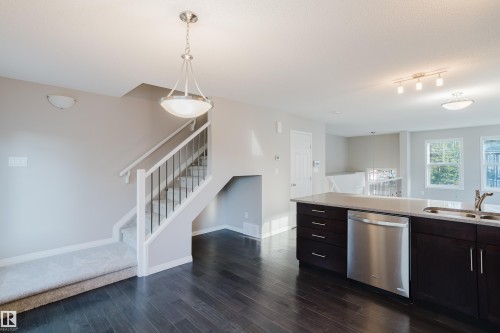 47 7385 Edgemont Way, Edmonton, AB - Indoor Photo Showing Kitchen