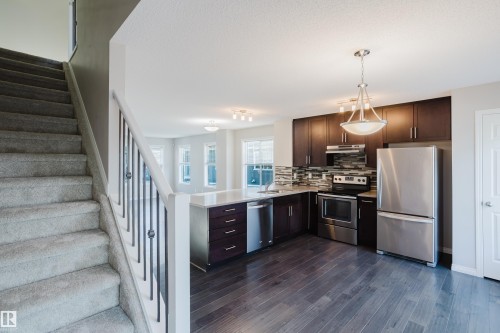 47 7385 Edgemont Way, Edmonton, AB - Indoor Photo Showing Kitchen