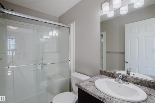 47 7385 Edgemont Way, Edmonton, AB - Indoor Photo Showing Bathroom
