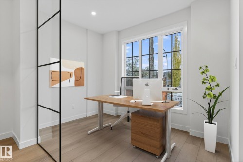 7711 95 Avenue, Edmonton, AB - Indoor Photo Showing Office