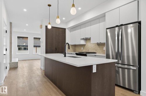 7711 95 Avenue, Edmonton, AB - Indoor Photo Showing Kitchen With Upgraded Kitchen