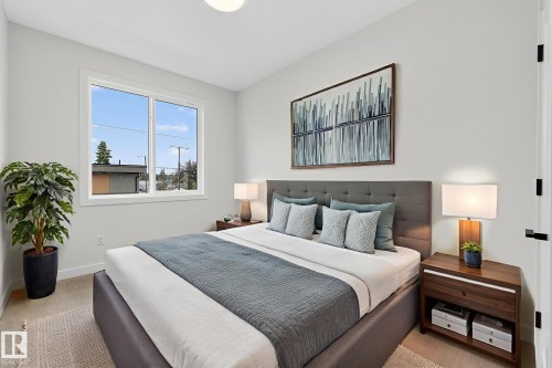 7711 95 Avenue, Edmonton, AB - Indoor Photo Showing Bedroom