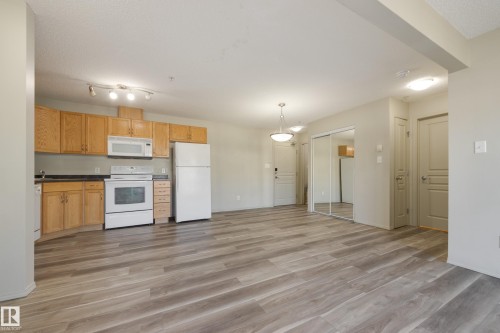 317 309 Clareview Station Drive, Edmonton, AB - Indoor Photo Showing Kitchen