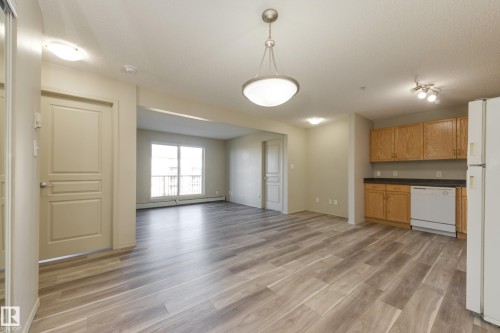 317 309 Clareview Station Drive, Edmonton, AB - Indoor Photo Showing Kitchen