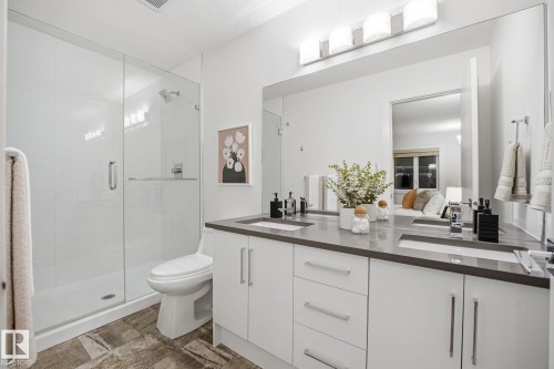 11434 71 Avenue, Edmonton, AB - Indoor Photo Showing Bathroom