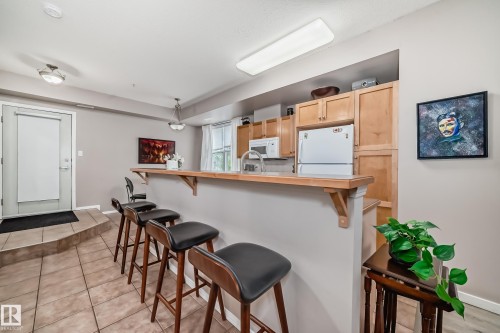 101 8619 111 Street, Edmonton, AB - Indoor Photo Showing Kitchen