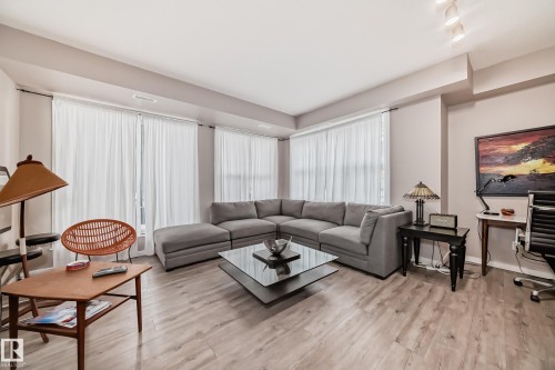 101 8619 111 Street, Edmonton, AB - Indoor Photo Showing Living Room