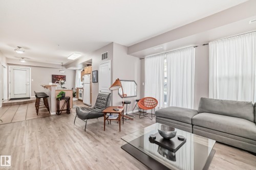 101 8619 111 Street, Edmonton, AB - Indoor Photo Showing Living Room