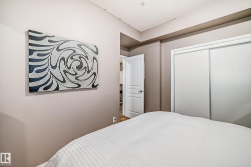 101 8619 111 Street, Edmonton, AB - Indoor Photo Showing Bedroom