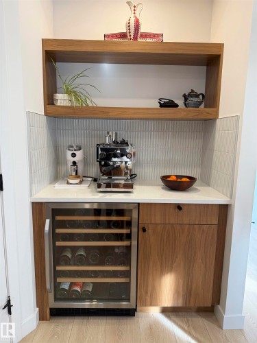 11211 61 Street, Edmonton, AB - Indoor Photo Showing Other Room