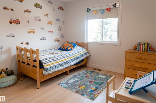 11211 61 Street, Edmonton, AB - Indoor Photo Showing Bedroom