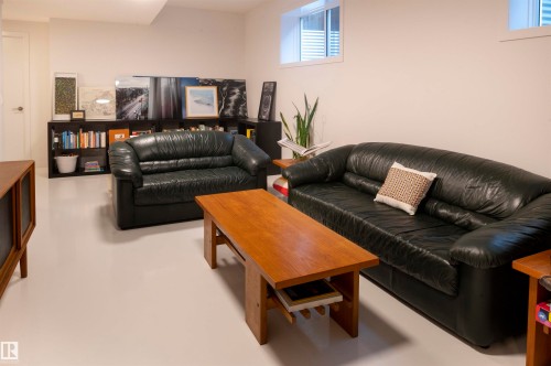 11211 61 Street, Edmonton, AB - Indoor Photo Showing Living Room