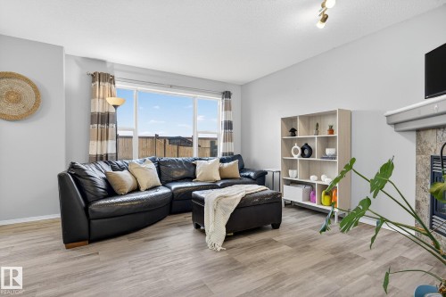137 Rue Magnan, Beaumont, AB - Indoor Photo Showing Living Room