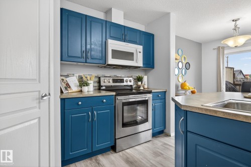 137 Rue Magnan, Beaumont, AB - Indoor Photo Showing Kitchen