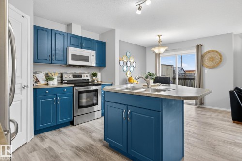 137 Rue Magnan, Beaumont, AB - Indoor Photo Showing Kitchen With Double Sink