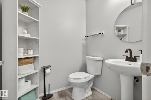 137 Rue Magnan, Beaumont, AB - Indoor Photo Showing Bathroom