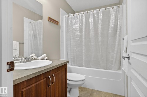 137 Rue Magnan, Beaumont, AB - Indoor Photo Showing Bathroom