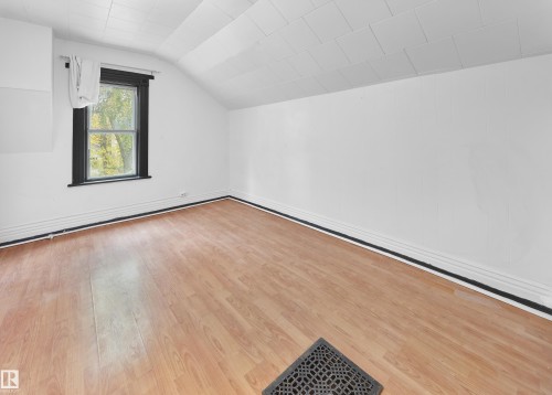11038 84 Avenue, Edmonton, AB - Indoor Photo Showing Other Room