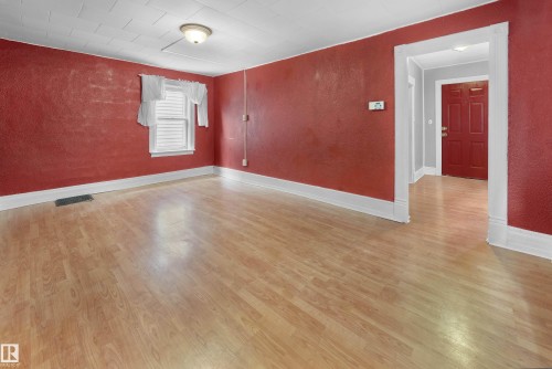 11038 84 Avenue, Edmonton, AB - Indoor Photo Showing Other Room