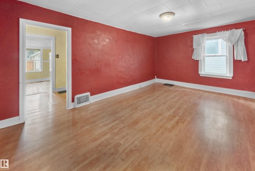 11038 84 Avenue, Edmonton, AB - Indoor Photo Showing Other Room