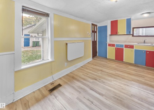 11038 84 Avenue, Edmonton, AB - Indoor Photo Showing Other Room