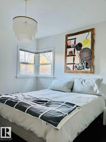 10711 76 Avenue, Edmonton, AB - Indoor Photo Showing Bedroom