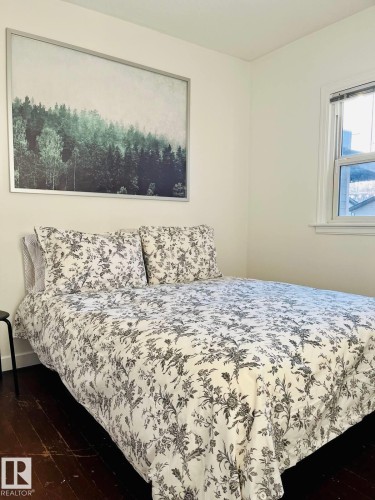 10711 76 Avenue, Edmonton, AB - Indoor Photo Showing Bedroom